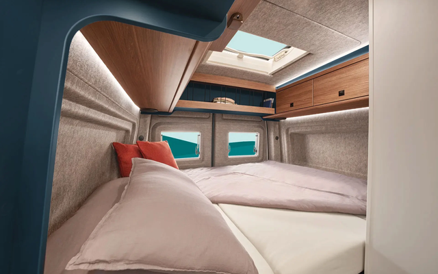 The comfortable bed in the ERIBA Car 600 invites you to relax and dream – no matter where the journey takes you.