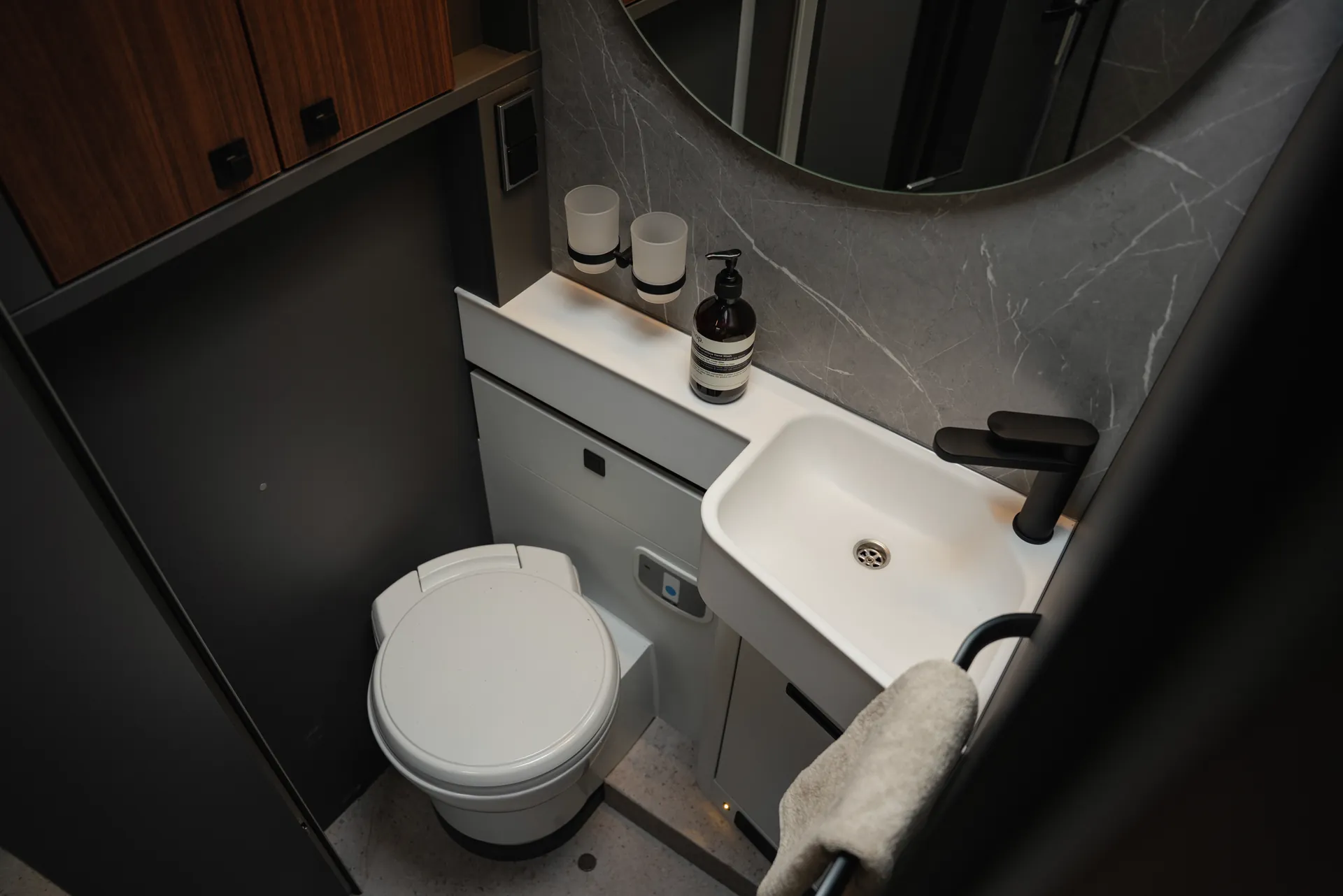 Every centimetre follows a clear idea. Functionality and comfort combine to create a space that makes everyday life pleasantly simple.