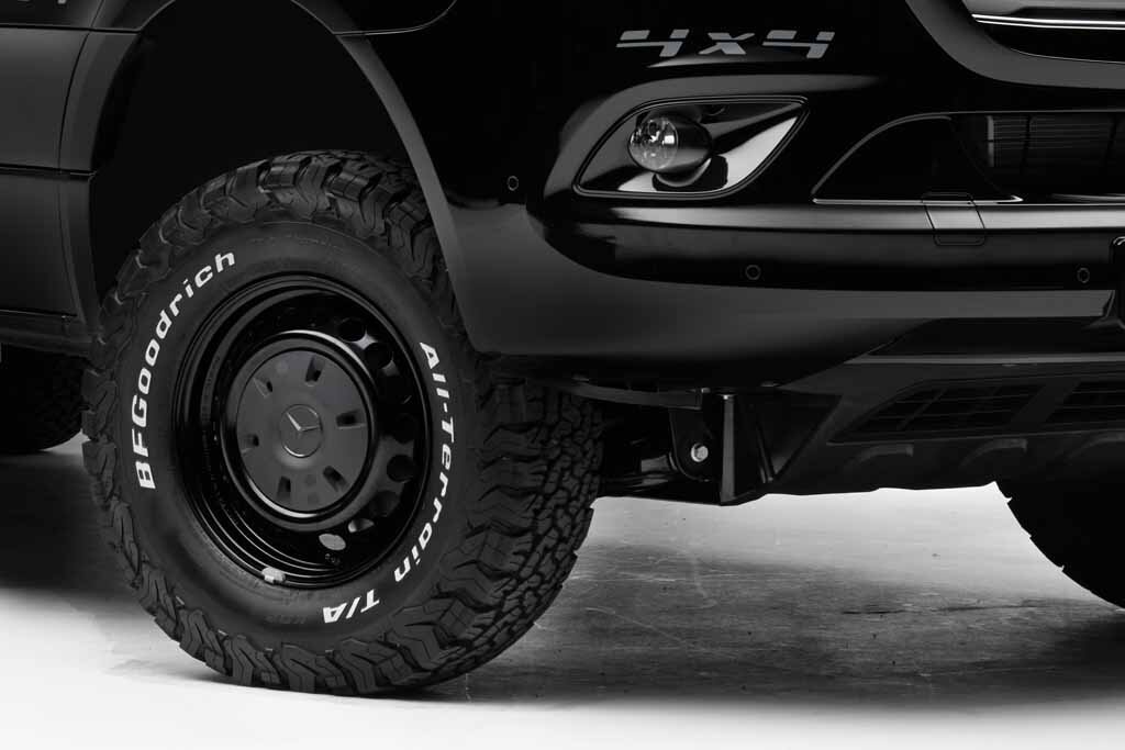The 16-inch lugged tires of the HYMER Grand Canyon S are seen in a close-up. Wheel arch and bumper are partially visible.