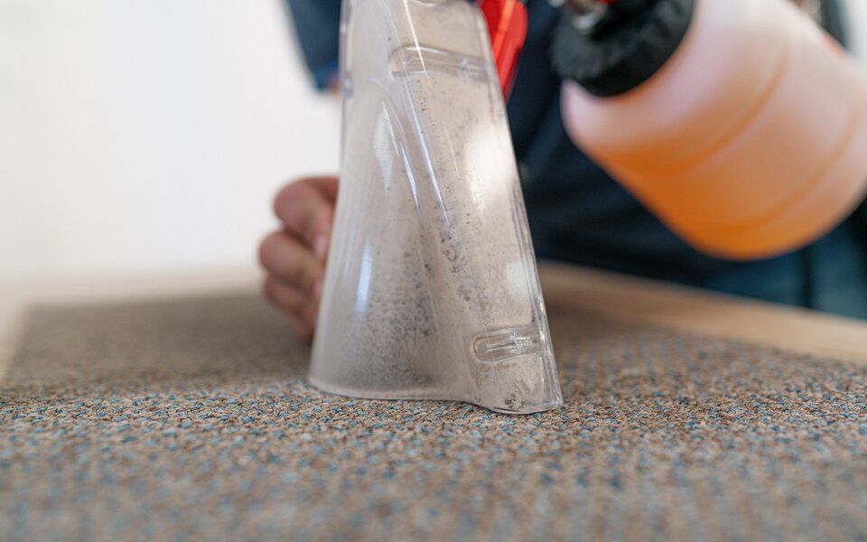 Filling the spray bottle with a special cleaning product for cleaning the inside of HYMER motorhomes